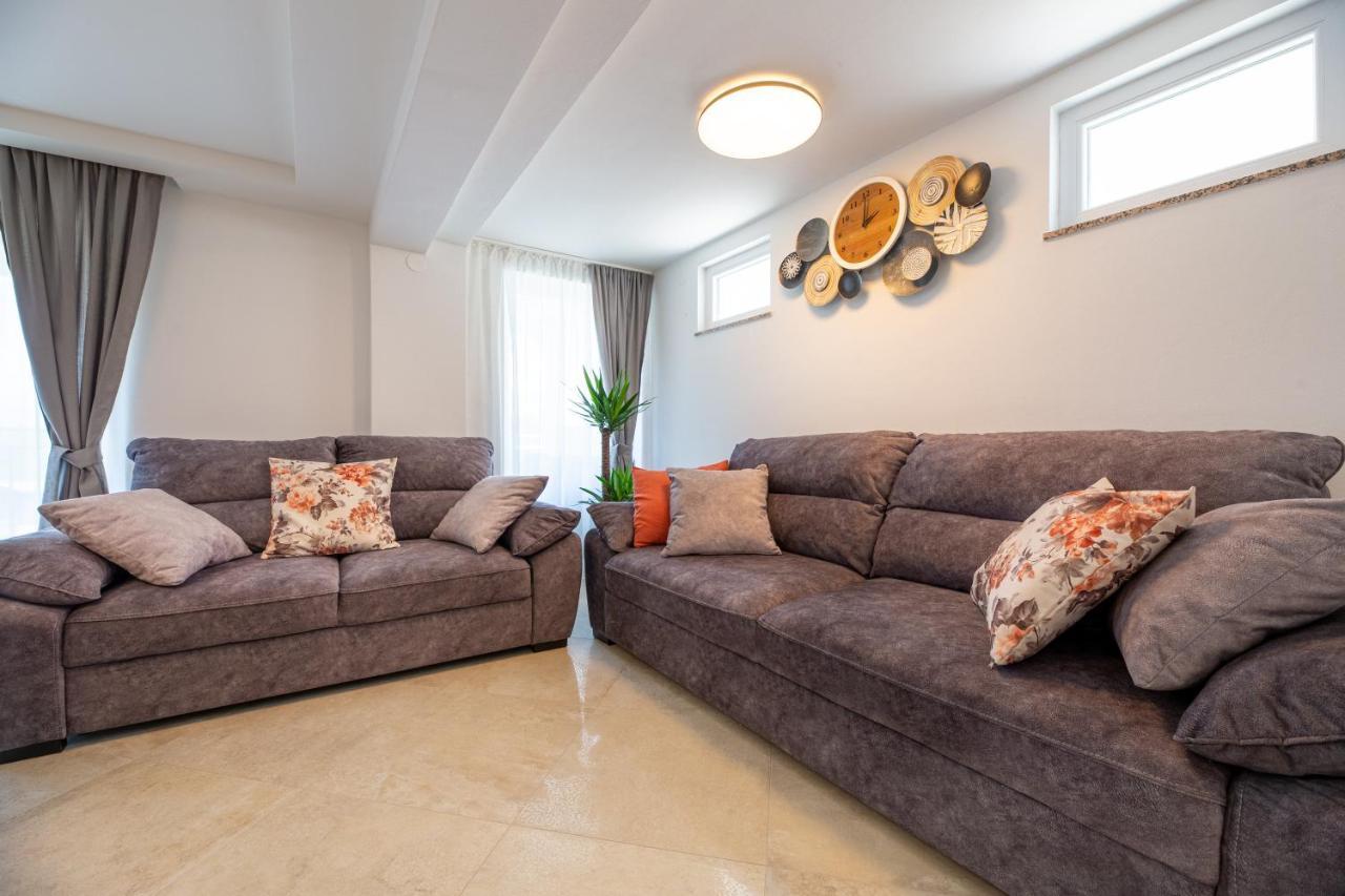 Miko Apartment